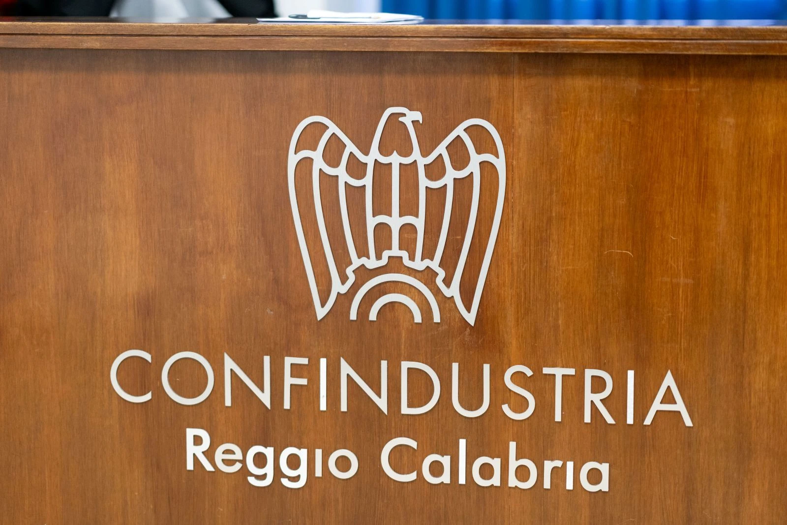 Mezzi Soseteg bruciati a Sinopoli, Confindustria Reggio Calabria alza la voce e rilancia su legalità e libertà d’impresa