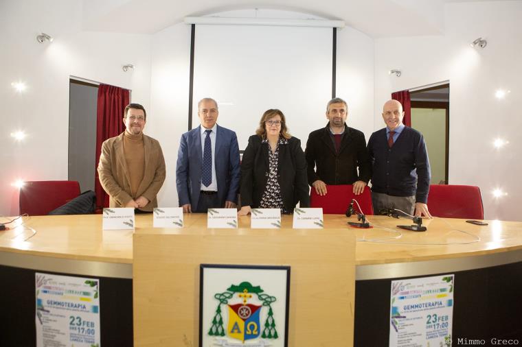 images A Lamezia Terme si discute di "Virtù terapeutiche delle piante officinali"