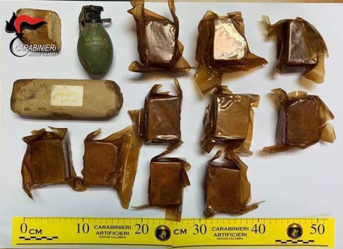 Serrastretta, si perdono nei boschi con l'auto: l'incubo di due donne ritrovate dopo un'ora e mezza images Serrastretta, si perdono nei boschi con l'auto: l'incubo di due donne ritrovate dopo un'ora e mezza