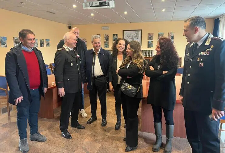 Il sottosegretario Ferro in Questura a Catanzaro, Fsp Polizia: “Gesto importante del Governo, misura e senso critico fanno bene a tutti” images Il sottosegretario Ferro in Questura a Catanzaro, Fsp Polizia: “Gesto importante del Governo, misura e senso critico fanno bene a tutti”