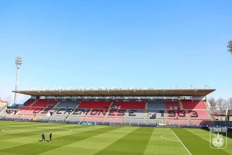 images Serie B, CREMONESE vs CATANZARO 4 - 0. La Cremonese si riprende il quarto posto. Quarta sconfitta per il Catanzaro che torna da Cremona con un passivo pesante. 