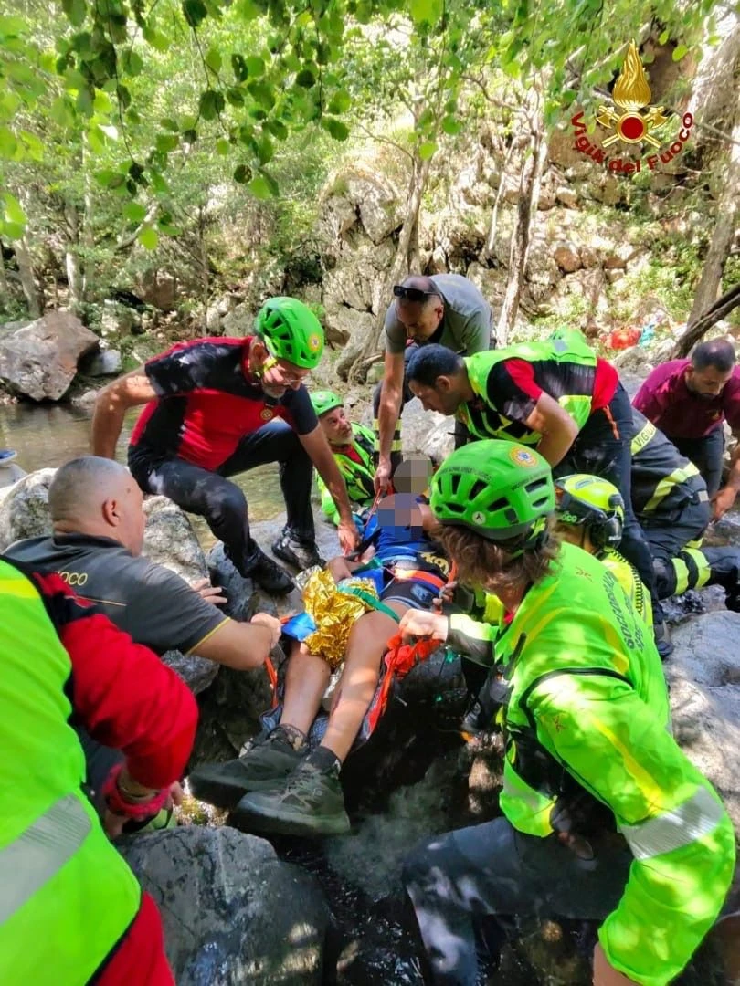Roccaforte del Greco (RC), recuperato con l'elicottero un escursionista caduto in un dirupo