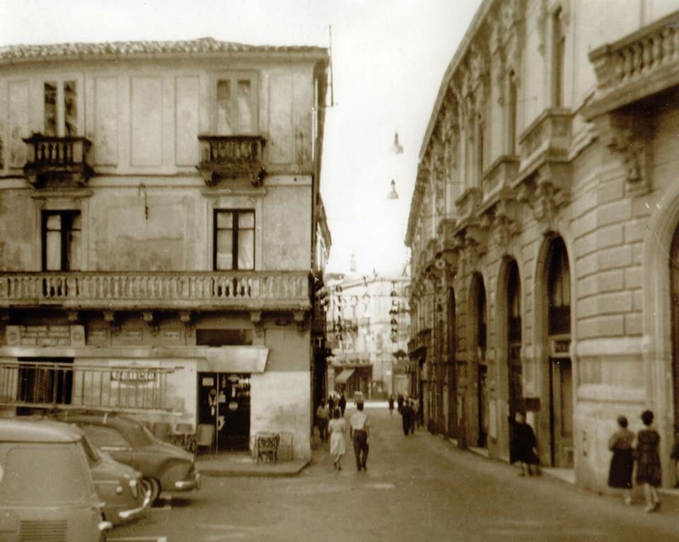 images Mazzeo: "Processo postumo all’ignoranza e all’insensibilità, la demolizione della Strettoia di Corso Mazzini e di Palazzo Serravalle"