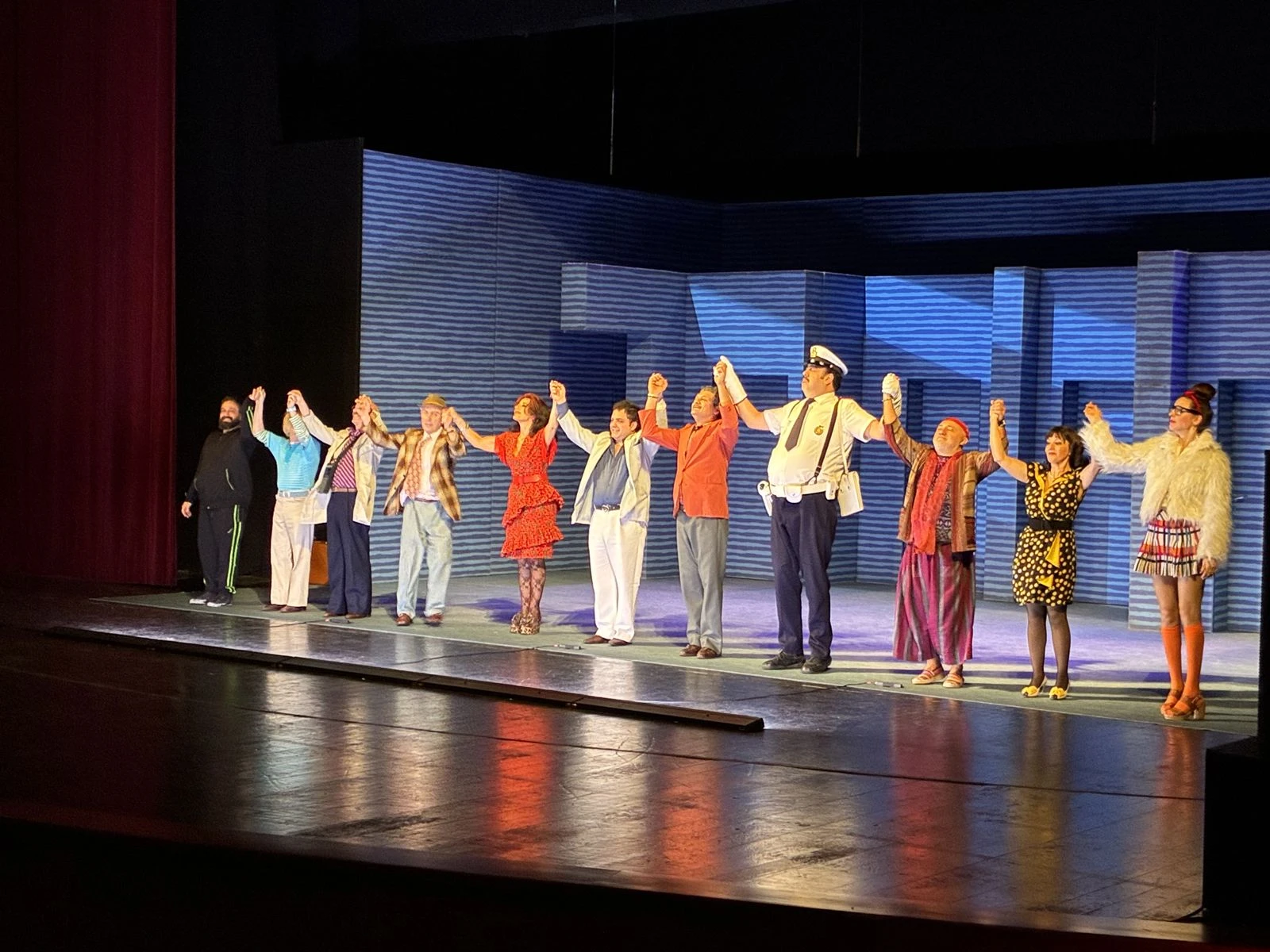 Gianfelice Imparato mattatore al Politeama: "Il Medico dei pazzi" conquista Catanzaro