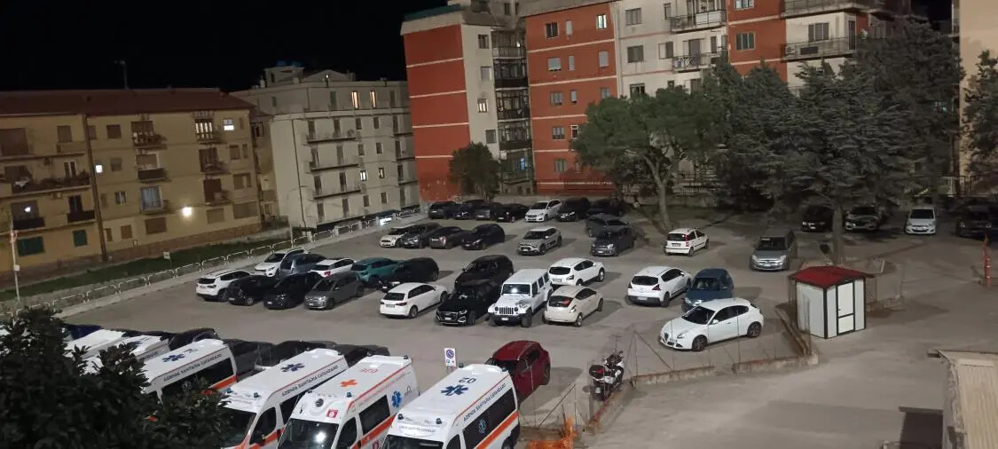 Parcheggi ospedale Pugliese, Si Cobas: "Delimitare quelli del lato Geriatria con strisce" images Parcheggi ospedale Pugliese, Si Cobas: "Delimitare quelli del lato Geriatria con strisce"