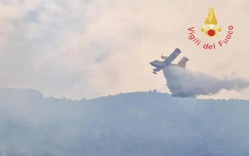 Vasto incendio nel Parco Nazionale del Pollino, minacciate alcune abitazioni images Vasto incendio nel Parco Nazionale del Pollino, minacciate alcune abitazioni