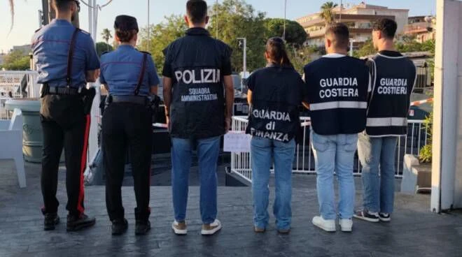 Soverato, controlli interforze in un noto locale: riscontrate irregolarità sulla sicurezza e sulla capienza