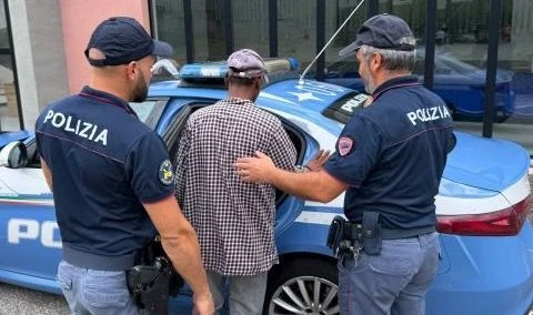 Catanzaro, disturbi e allarme tra i residenti nel centro storico: il questore "accompagna" cittadino straniero a Bari 