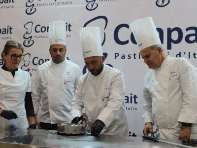 Al Salone DeGusto il maestro gelatiere Ivan Procopio di Gelateria Amedeo convince con la torta Setteveli in chiave “Ice Cream” 