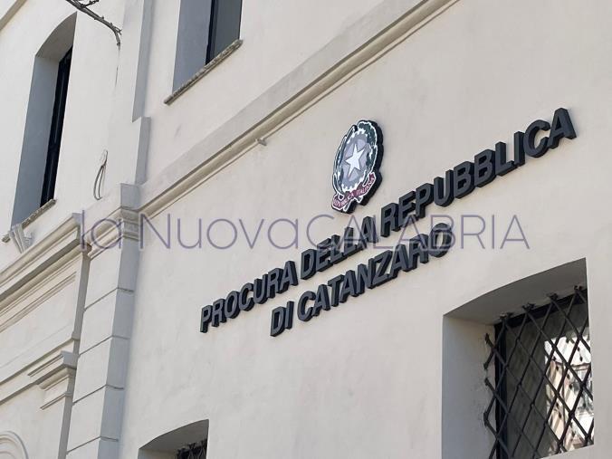 images 'Ndrangheta a Catanzaro, gli indagati sono 34: c’è anche un poliziotto (TUTTI I NOMI)