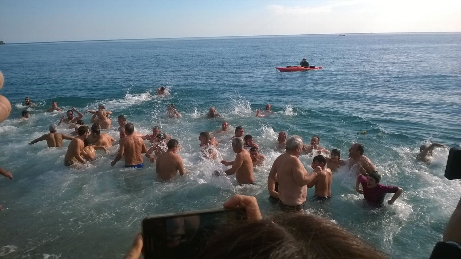 images Catanzaro, il celebre "Tuffo di Capodanno" celebra il suo ventesimo anniversario
