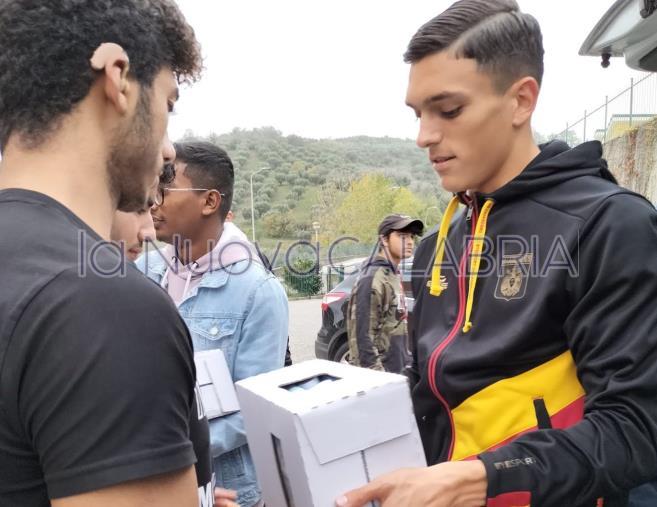 images Solidarietà giallorossa, le Aquile al centro per minori "San Domenico" di Catanzaro