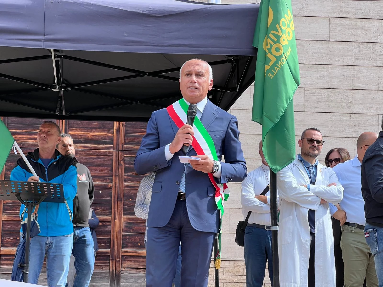 Agricoltori in piazza, il sindaco Franz Caruso: “Il lavoro deve garantire dignità, non condannare alla perdita“
