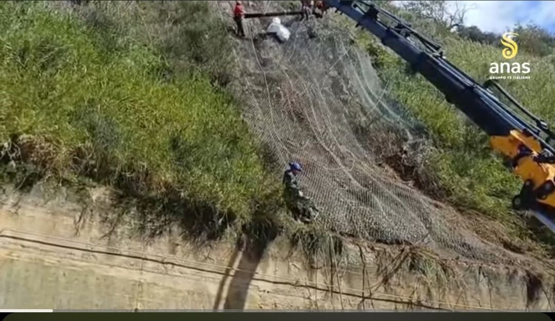 images Caduta massi, avanza a pieno ritmo la messa in sicurezza della Ss18 Tirrena Inferiore a Bagnara Calabra 
