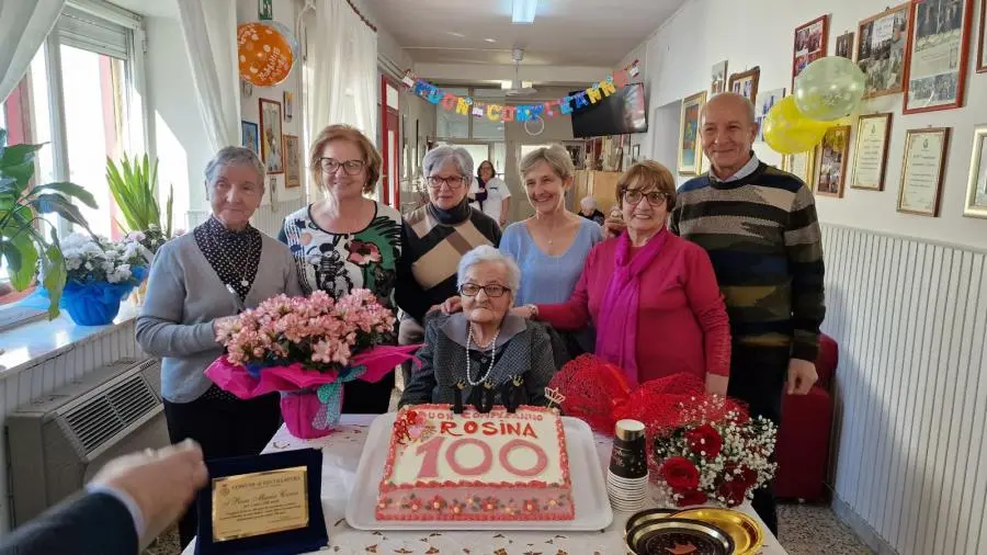 images Decollatura festeggia i 100 anni di Rosa Cerra: “Tanti auguri alla Rre!”
