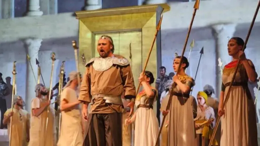 images Si conclude in maniera trionfale la stagione del Teatro Politeama a Catanzaro con l'Aida di Stinchelli