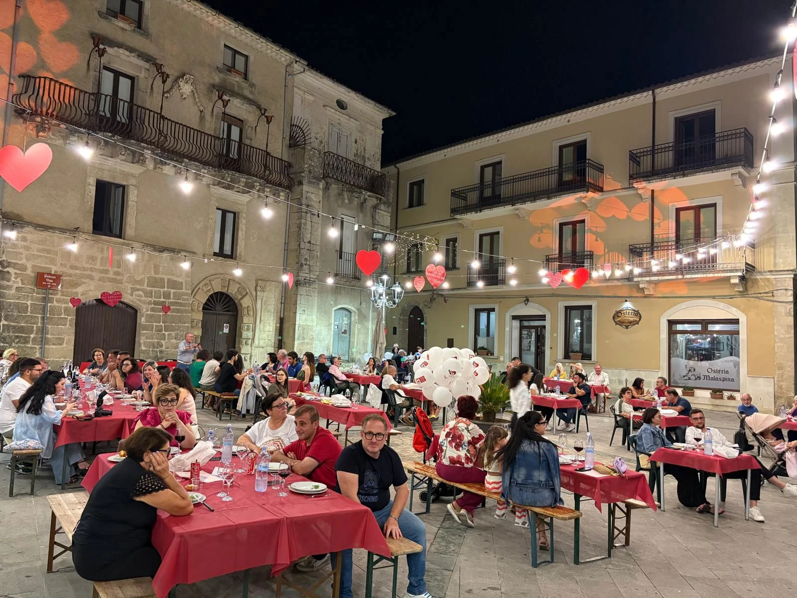 Aiello Calabro celebra la Notte Romantica: pubblico ed emozioni in uno dei Borghi più belli d’Italia