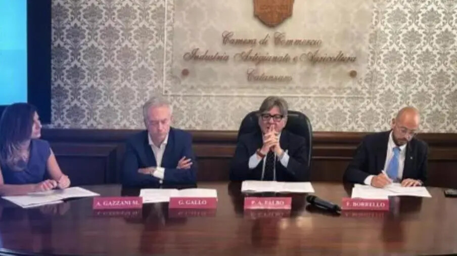 images Catanzaro, presentato il bando "EVOTasting 2025. Un viaggio nei sapori dell’olio calabrese"