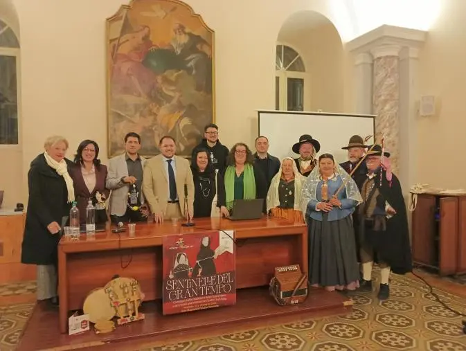 Il cantastorie Bressi canta e racconta le tradizioni quaresimali calabresi in trasferta a Molfetta images Il cantastorie Bressi canta e racconta le tradizioni quaresimali calabresi in trasferta a Molfetta