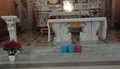 images Catanzaro, piove anche nella Basilica dell'Immacolata 