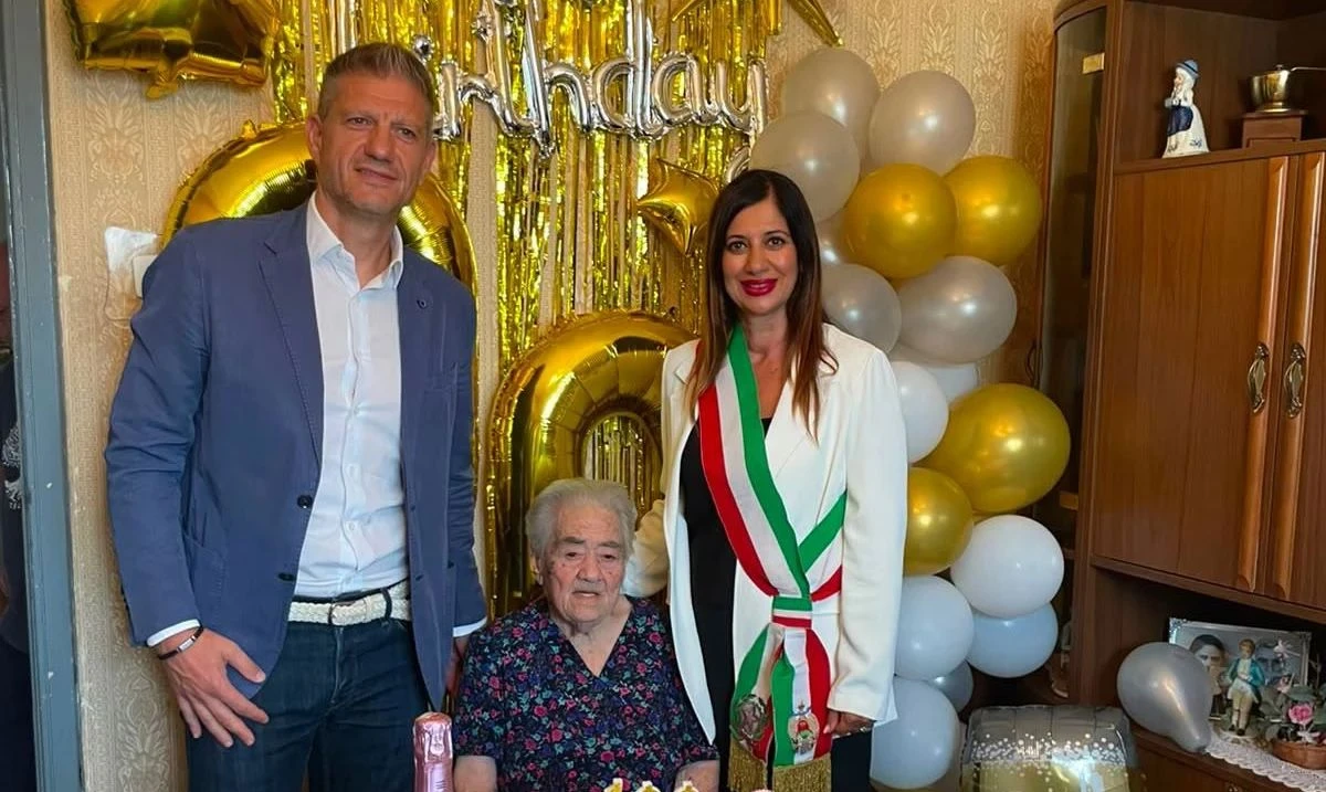 Catanzaro festeggia i 100 anni di Maria Esposito: la visita del vicesindaco Iemma