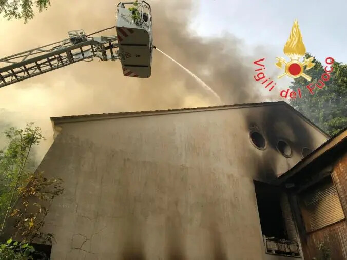 In fiamme un casolare nel Reggino images In fiamme un casolare nel Reggino