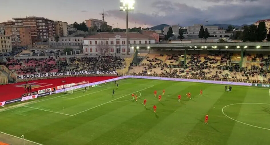 images Serie B, Catanzaro e Salernitana in campo alle 17.15: le formazioni ufficiali