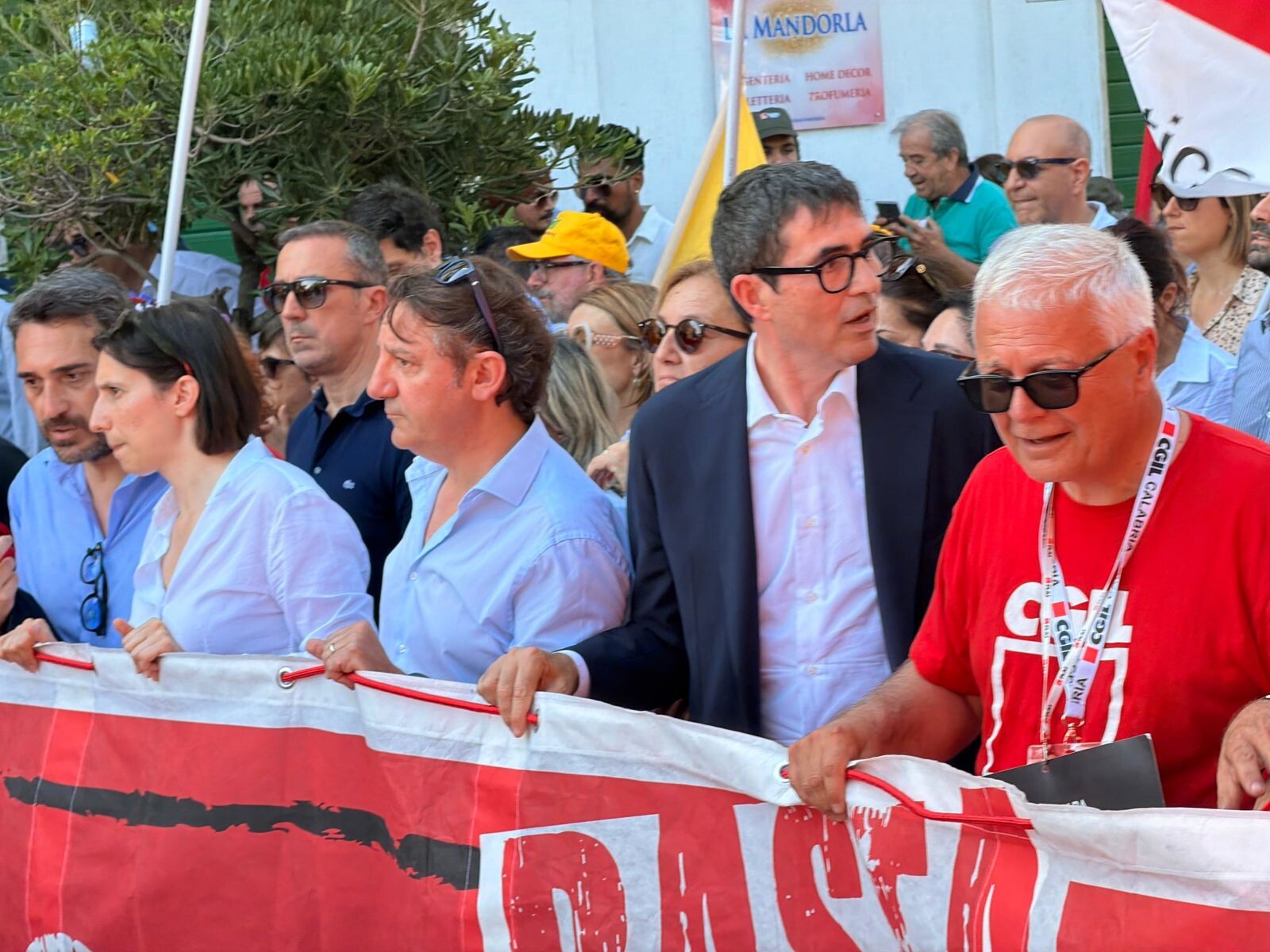Tridico: "Per sconfiggere il caporalato servono trasporti, alloggi e collocamento pubblici" images Tridico: "Per sconfiggere il caporalato servono trasporti, alloggi e collocamento pubblici"