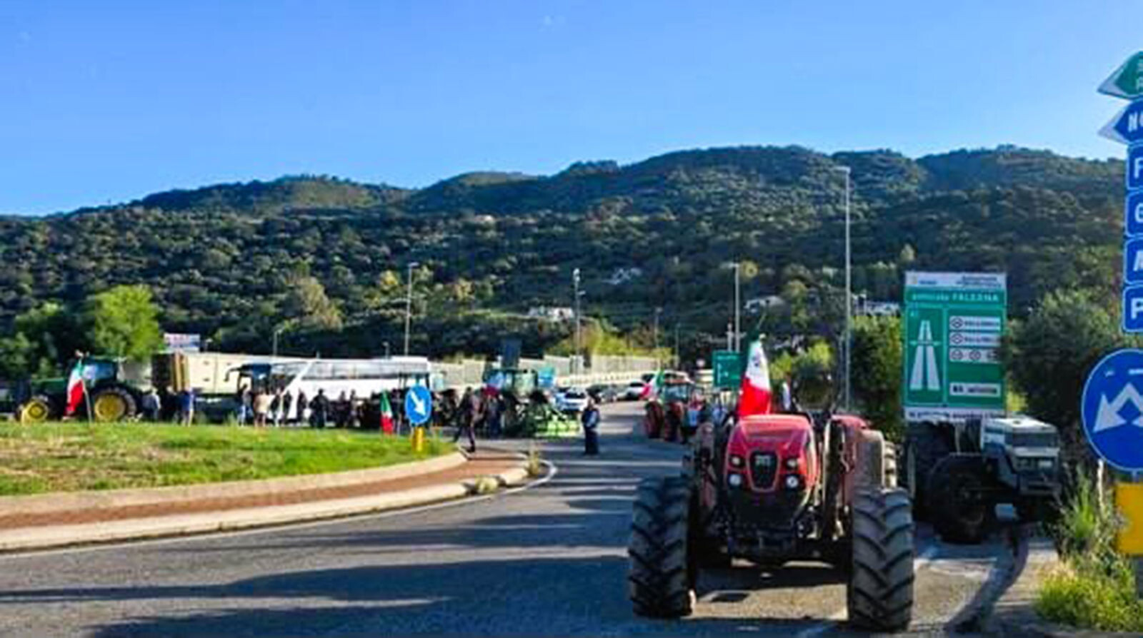 images Protesta autotrasportatori, agricoltori e pescatori, l'ORP: "Un caro vita oramai insostenibile"