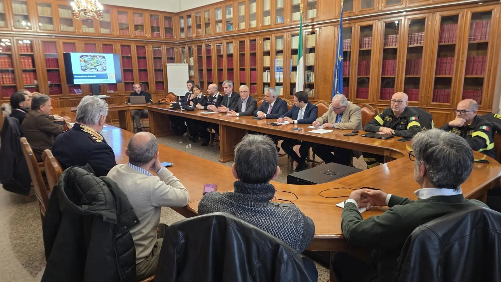 Lotta agli incendi boschivi: vertice in Prefettura e nuova direttiva per la provincia di Catanzaro