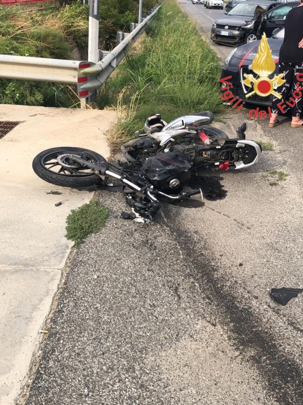 images Sellia Marina, scontro sulla SS106: stabili le condizioni del motociclista 18enne 