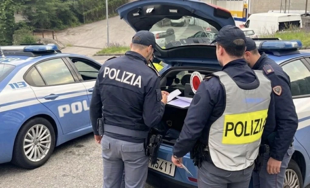 Controlli della Polizia tra Crotone e Cirò: un arresto e 500 persone identificate