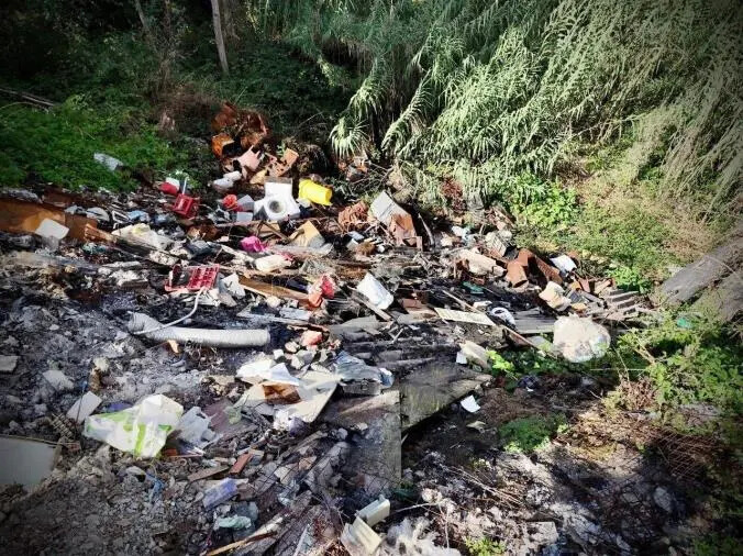 images Rifiuti accumulati nei torrenti Agnone e Britto nel Vibonese: blitz dei carabinieri