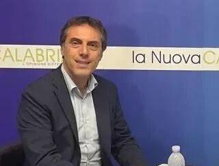 images Il prof catanzarese Carbone insignito del premio Szent-Györgyi 2026, gli auguri del sindaco Fiorita 