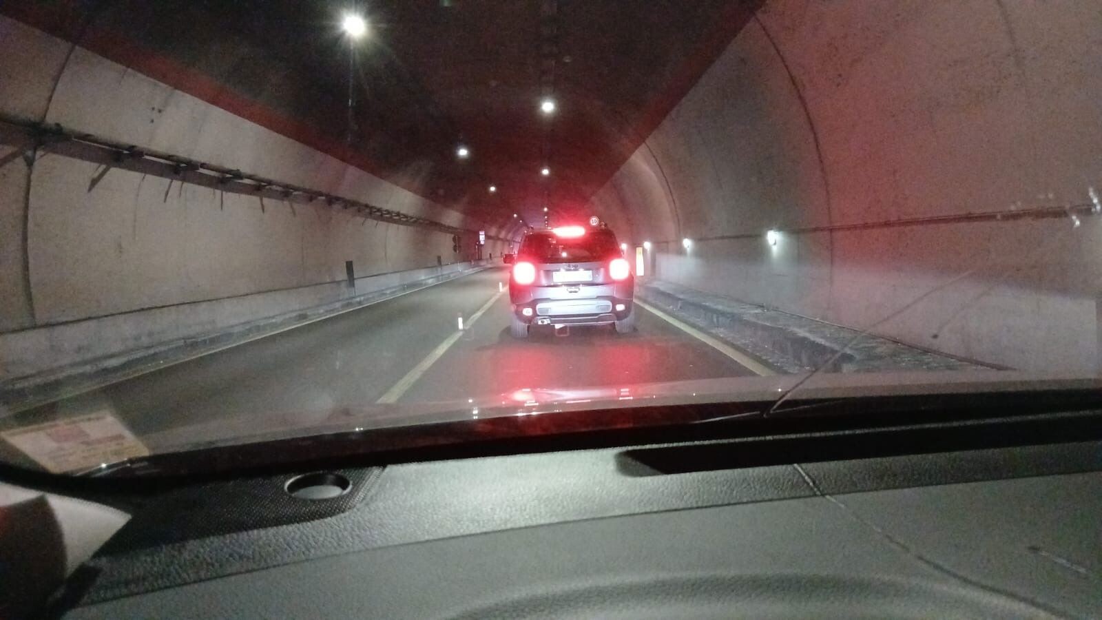 images Catanzaro, veicolo fermo nella Galleria del Sansinato: rallentamenti in direzione Lamezia