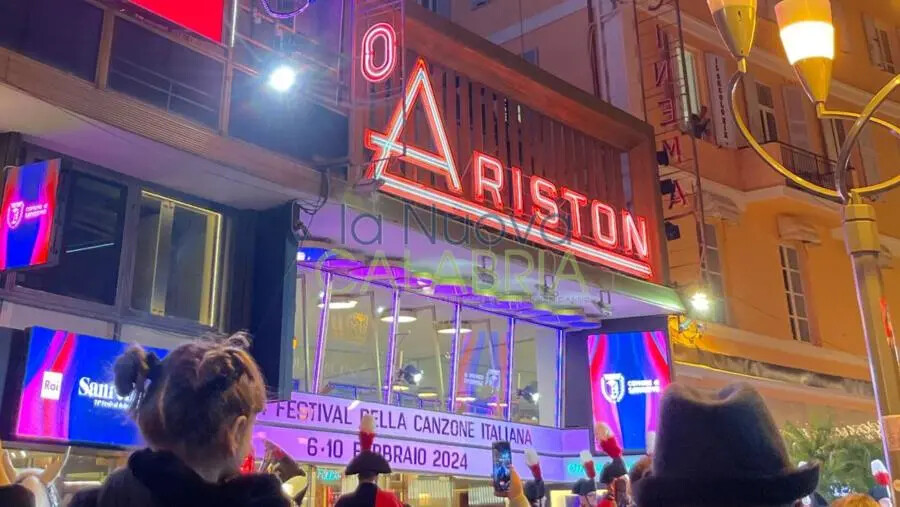 images Si apre il Festival di Sanremo. La scaletta della prima serata che "non finirà prima delle 2"