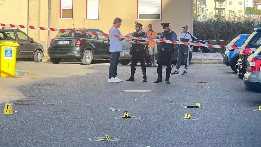 Crotone, sparatoria nel quartiere Lampanaro: due feriti, intervenuto l'elisoccorso images Crotone, sparatoria nel quartiere Lampanaro: due feriti, intervenuto l'elisoccorso
