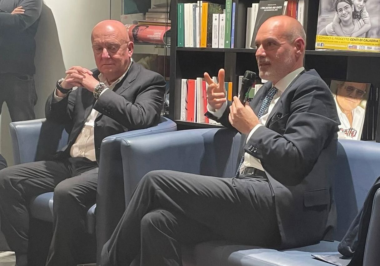 images Catanzaro, alla Libreria Coriolano Francesco Rattà presenta il suo "Incastro dei cocci (Un’indagine del 2007)"  