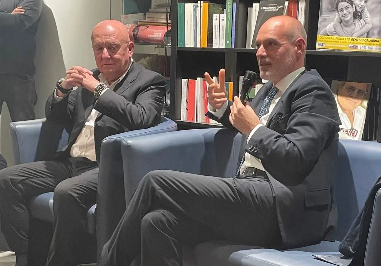 Catanzaro, alla Libreria Coriolano Francesco Rattà presenta il suo "Incastro dei cocci (Un’indagine del 2007)"  