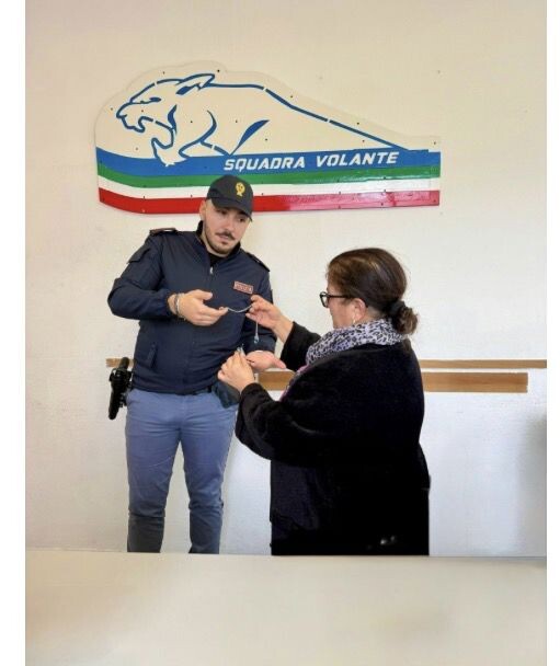 images Crotone, furto in una gioielleria: identificato e denunciato