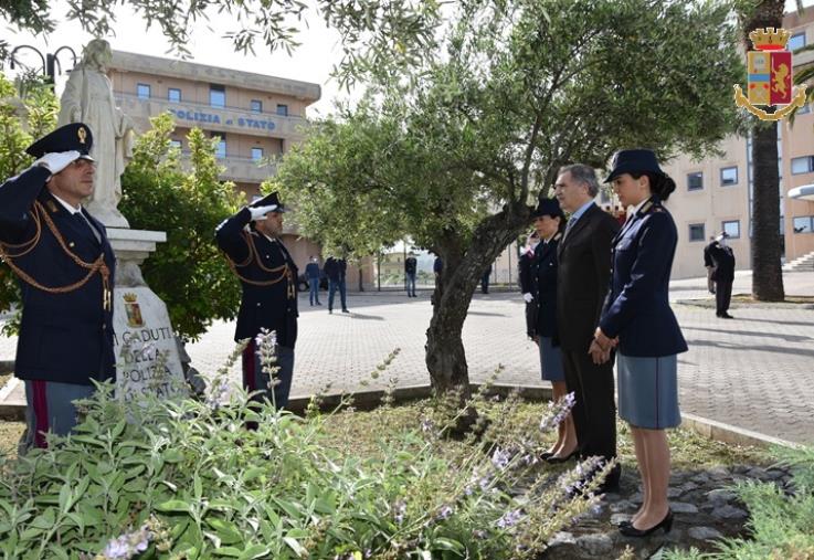 La Polizia di Stato di Lamezia Terme ricorda il vice sovrintendente Pietro Caligiuri, vittima di uno scontro a fuoco 24 anni fa images La Polizia di Stato di Lamezia Terme ricorda il vice sovrintendente Pietro Caligiuri, vittima di uno scontro a fuoco 24 anni fa