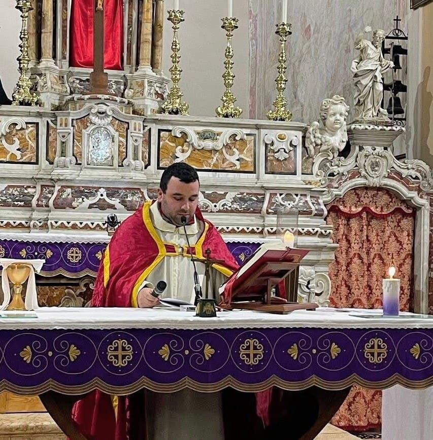 images La luce della tradizione riaccende Montauro: tornano sugli altari gli antichi candelabri