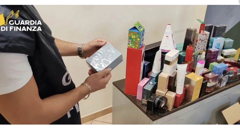 Catanzaro, sequestrati oltre 40mila confezioni di cosmetici con il Lilial: a giudizio 3 rappresentanti legali 