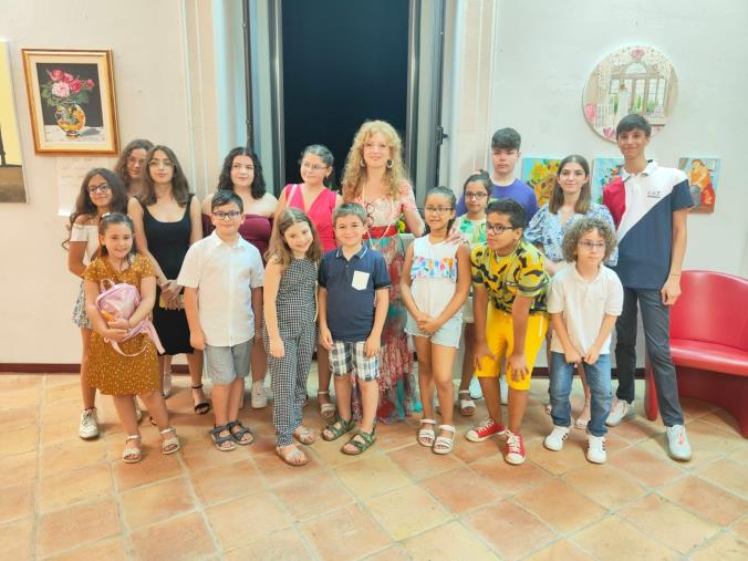 Corigliano Rossano, chiude i battenti con successo la mostra “Sibariti in arte” curata dalla pittrice Rossella d’Aula images Corigliano Rossano, chiude i battenti con successo la mostra “Sibariti in arte” curata dalla pittrice Rossella d’Aula