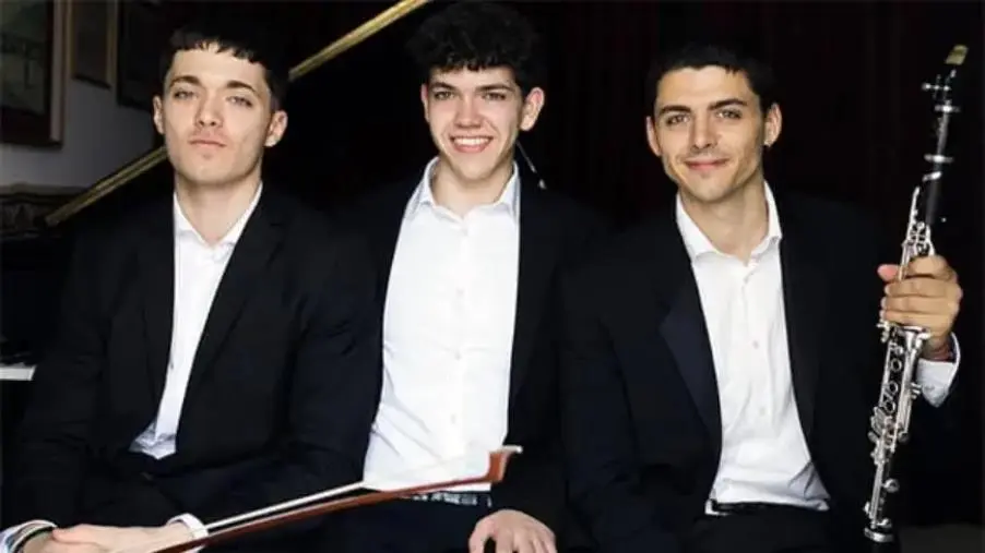 AMA Calabria, a Lamezia Terme domenica l’affascinante viaggio musicale del Trio De Feo images AMA Calabria, a Lamezia Terme domenica l’affascinante viaggio musicale del Trio De Feo