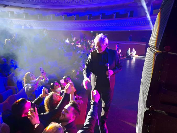 Nino D'Angelo a Catanzaro, un po' di Napoli a Catanzaro con uno spettacolo ricco di ricordi e speranze images Nino D'Angelo a Catanzaro, un po' di Napoli a Catanzaro con uno spettacolo ricco di ricordi e speranze