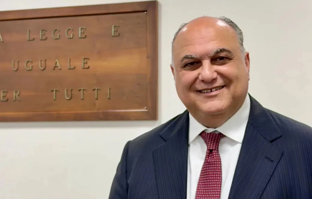 Pubblicati due bandi regionali per i giovani, Calabrese: “Impegno concreto per contrastare lo spopolamento”