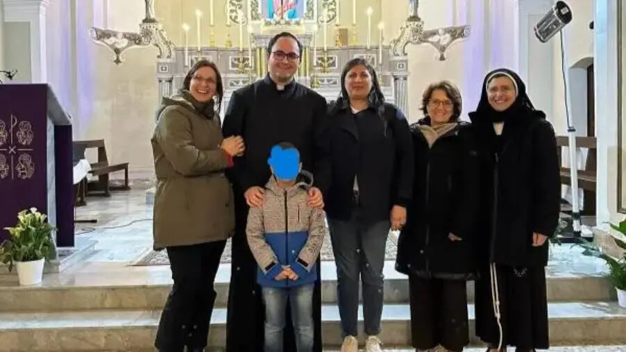 images Via Crucis a Serrastretta pregando per i bimbi vittime di abusi, i sopravvissuti, le loro famiglie e gli abusatori