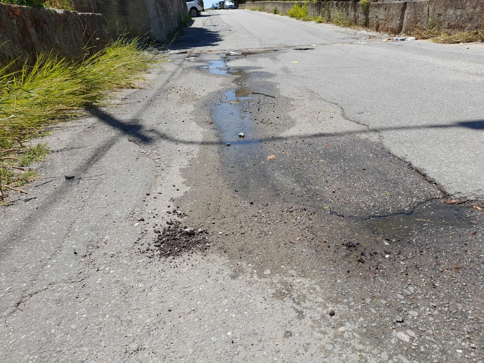 Catanzaro, la segnalazione: "Degrado urbano e pericoli a Cavita e contrada Paradiso" 