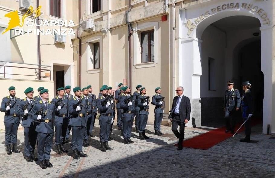 Il Prefetto De Rosa in visita alle Fiamme Gialle prima dell’addio a Catanzaro images Il Prefetto De Rosa in visita alle Fiamme Gialle prima dell’addio a Catanzaro